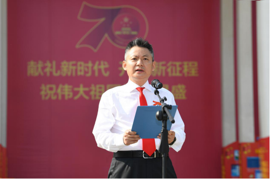中国东方教育13000余名师生“同升一面旗 同唱一首歌” 献礼新中国成立70周年